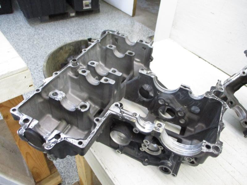 98 Suzuki GSXR 1100 W Upper Lower Crankcase Cases 11302-46884 1995